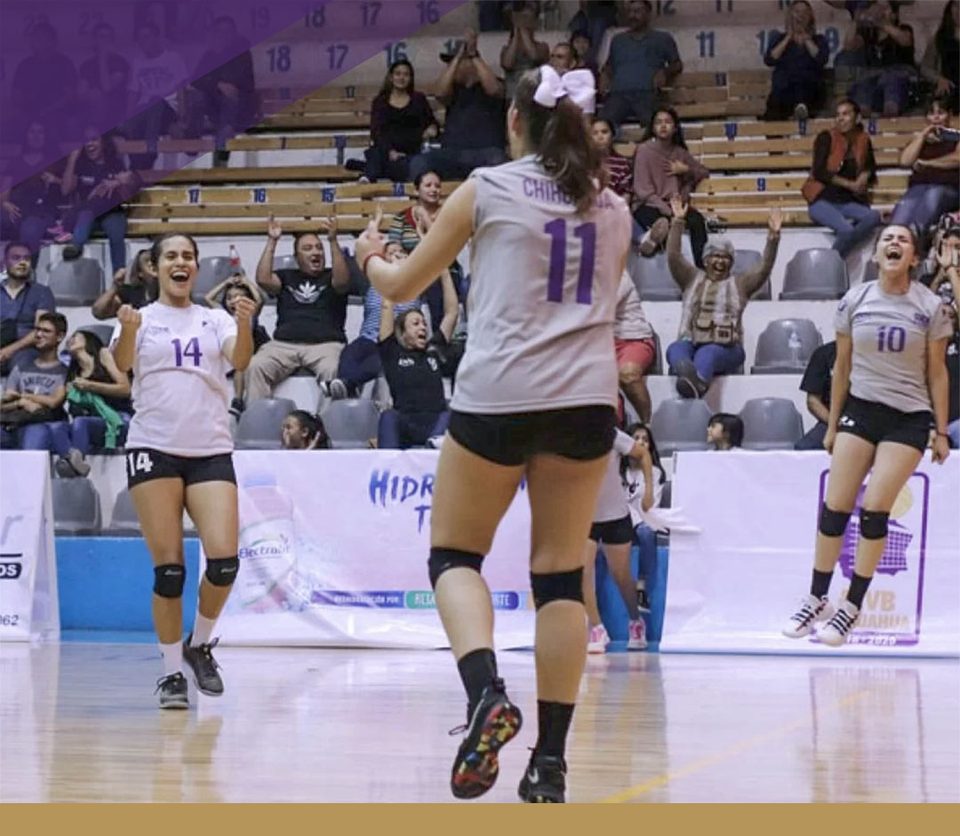 Equipo femenil de voleibol de la URN celebrando